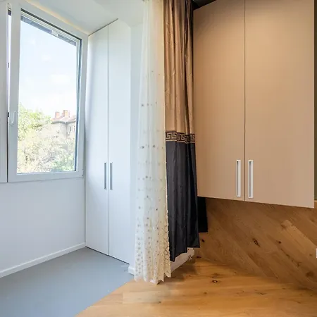 2bdr District Appartement *